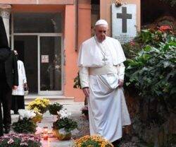 La oración de Job que el Papa recomienda para ganar esperanza, también ante la muerte y el desánimo