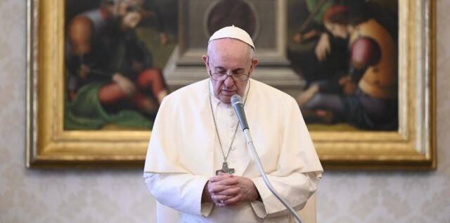 Jesús se volcaba en la gente pero nunca dejaba de orar: sigamos su ejemplo, dice el Papa Francisco