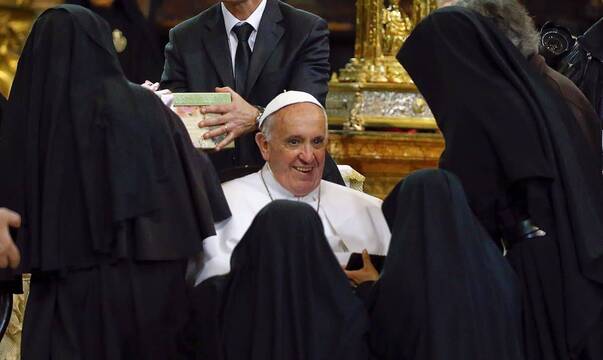 El Papa dicta que los nuevos institutos de vida consagrada deban tener autorización escrita de Roma