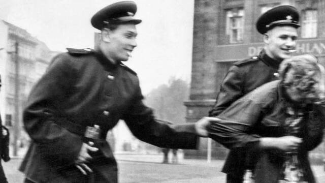 Soldados soviéticos en Berlín.