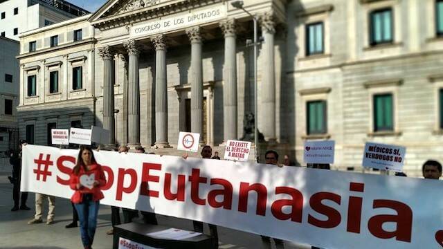 Stop Eutanasia ante el Congreso.