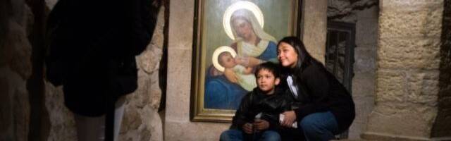 La Gruta de la Leche en Belén, un lugar especial, de maternidad mariana y amor que engendra niños