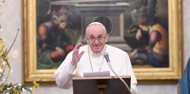 Ángelus del Papa: «Dios quiere comunicar con nosotros, invítale a casa, cuéntale todo»