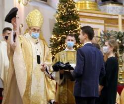 Dejaron volver al arzobispo de Minsk para jubilarlo de inmediato... pero deja gran fruto y ejemplo