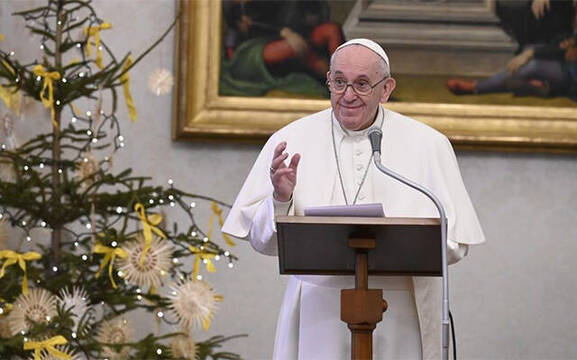 El Papa en el Ángelus: «La salvación es gratis: es un acto de misericordia de Dios con nosotros»
