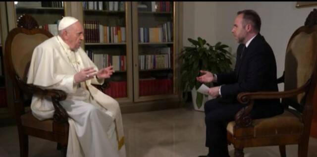 Entrevista al Papa en la TV italiana: reitera que el aborto es contratar un sicario, uno que mata