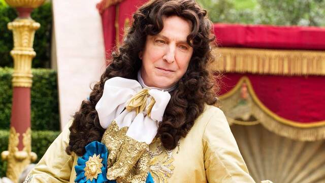 Alan Rickman como Luis XIV.