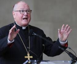 El cardenal Dolan avisa que los católicos seguirán activos y atentos contra el aborto con Biden