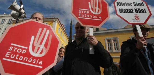 Varios diputados socialistas que votaron contra la eutanasia explican sus argumentos provida