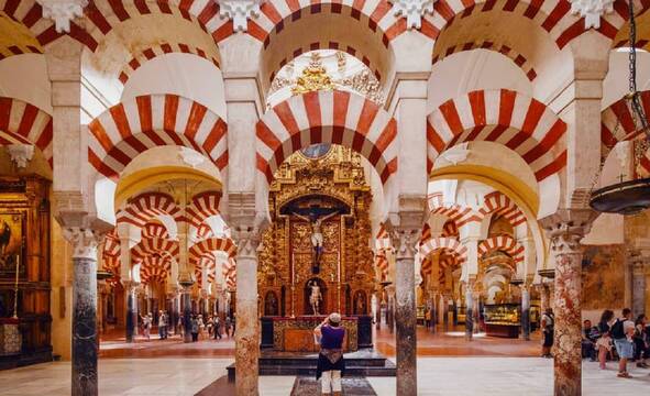 La mezquita-catedral de Córdoba es uno de los más bellos edificios de la Iglesia en España
