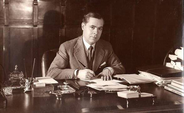 Federico Salmón fue ministro de Trabajo en dos ocasiones durante la II República. Fue fusilado en Paracuellos en 1936
