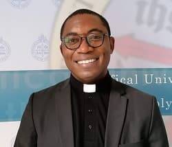Blaise Olok Njama Muteck, sacerdote de Camerún