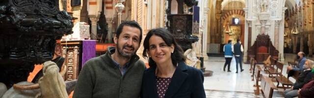 Sonia Garrido en la catedral de Córdoba, semanas antes de su bautizo, con su pareja, ya casi esposo ante Dios, ambos ilusionados y sorprendidos