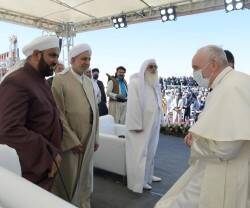 El Papa Francisco con líderes musulmanes y de minorías religiosas en Ur