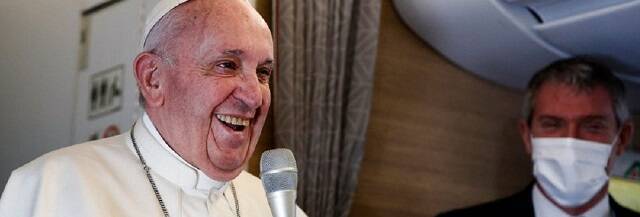 El Papa, en la rueda de prensa en el vuelo de regreso de Irak