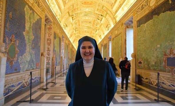 Emanuela Edwards en los Museos Vaticanos