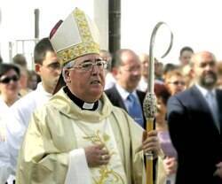 El obispo de Alcalá, Juan Antonio Reig Pla, con báculo y mitra