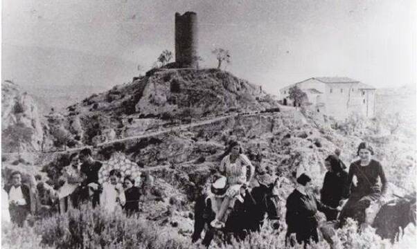 La ermita de Torreciudad con peregrinos en 1933