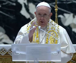 El Papa Francisco impartiendo la bendión Urbi et Orbi