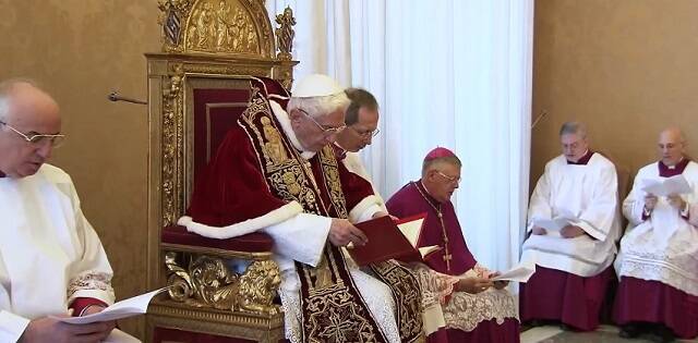 Benedicto XVI en una de sus últimas actividades como Papa... hace 8 años renunció