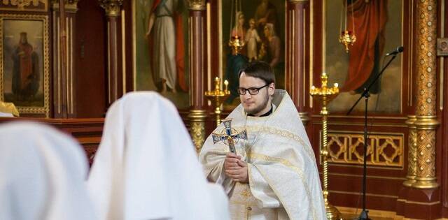 El padre Georgy Sungaila es hoy párroco ortodoxo en Lituania, pero de adolescente era ateo y se burlaba de los creyentes