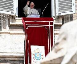 El Papa Francisco dirigió el rezo del Regina Coeli desde la ventana del Palacio Apostólico en el Domingo del Buen Pastor