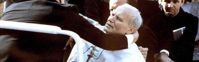 Momento del atentado contra Juan Pablo II.