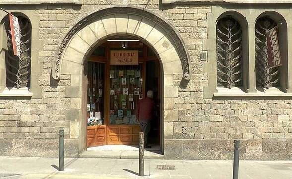 La Librería Balmes, en el edificio modernista de la Balmesiana, cumple cien años