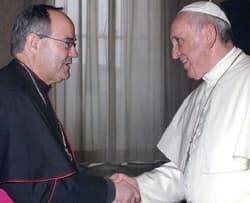 El arzobispo de Toledo, Francisco Cerro, saluda al Papa Francisco