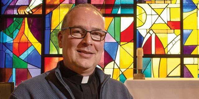 Stephan Kappler es psicólogo y sacerdote, especialista en ayudar a otros sacerdotes con problemas de salud mental y emocional