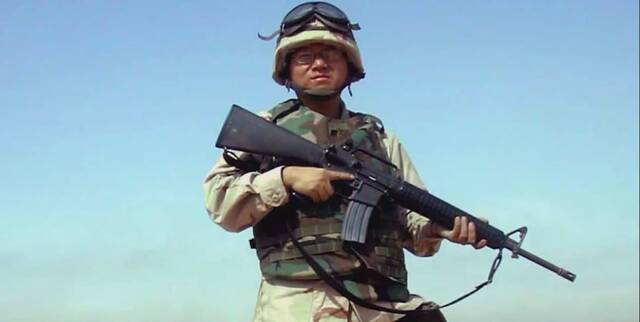 Cameron sirvió en Irak, Afganistán y Bosnia en su etapa en el Ejército de EEUU