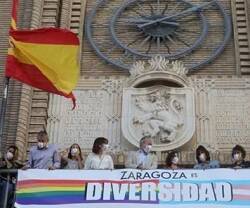El Ayuntamiento de Zaragoza -del PP- insistió en colgar la pancarta bandera y el juez ordenó quitarla por violar la neutralidad institucional