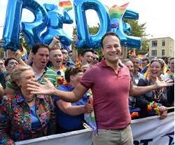 Leo Varadkar en la fiesta del Orgullo Gay en 2016... acude asiduamente, y ha sido quien ha legislado el aborto en Irlanda