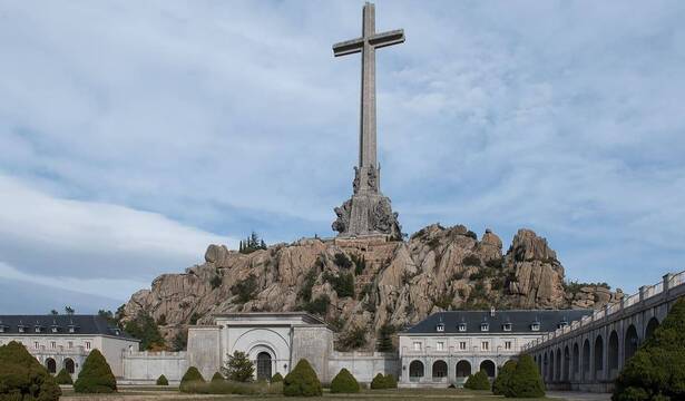El Gobierno quiere expulsar a los benedictinos del Valle de los Caídos