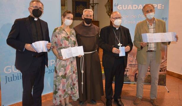 Presentación de la credencial del peregrino en el monasterio de Guadalupe (Extremadura)