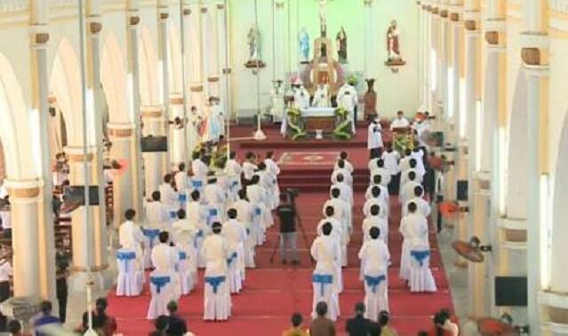 Ordenación sacerdotal en Vinh (Vietnam)