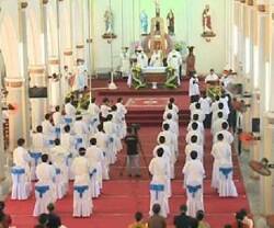 Ordenación sacerdotal en Vinh (Vietnam)