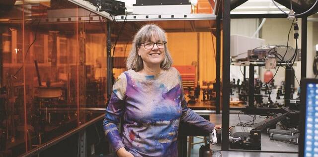 Donna Strickland, especialista de física óptica y láseres y Premio Nobel de Física
