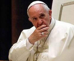En Papa Francisco en el Aula Pablo VI - desde allí retoma en agosto las catequesis de cada miércoles