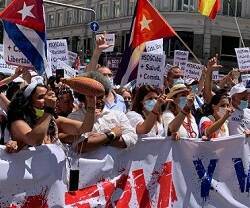 Manifestación en Madrid a favor de las libertades en Cuba... a muchos que se manifestaron en la isla los han ido deteniendo