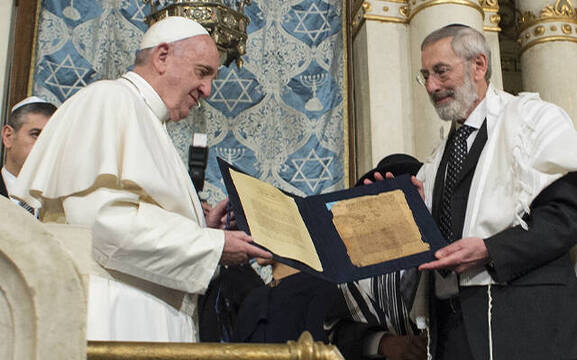 El Papa Francisco en la sinagoga de Roma.