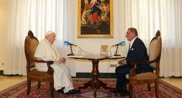 Carlos Herrera entrevista para Cadena Cope al Papa Francisco - primera entrevista del Pontífice con una radio española
