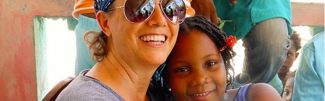 Una Isa Solá sonriente... la mayor parte de su trabajo misionero fue con niños
