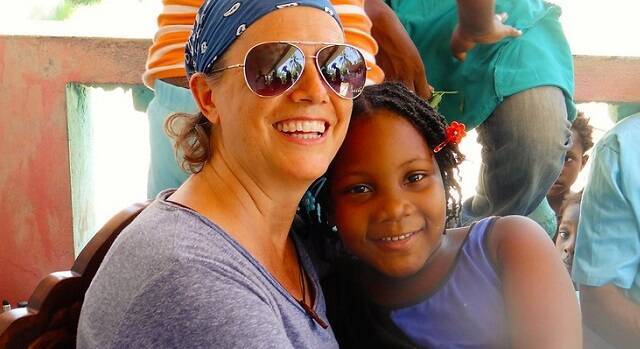 Una Isa Solá sonriente... la mayor parte de su trabajo misionero fue con niños