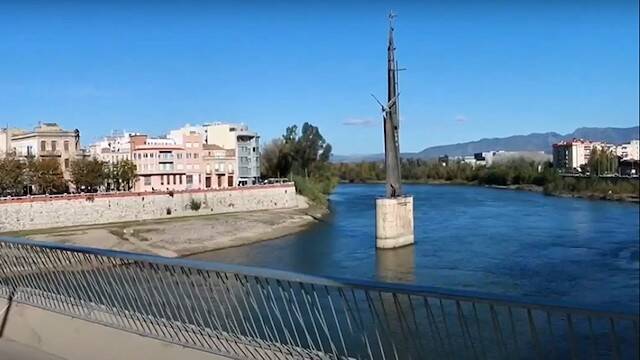 Monumento a la batalla del Ebro en Tortosa.