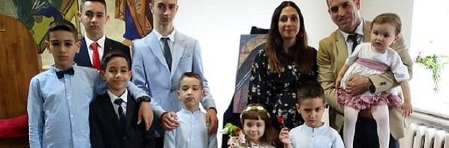 David y María tienen nueve hijos y llevan diez años en Ucrania. En la imagen, María está embarazada de la pequeña Gloria