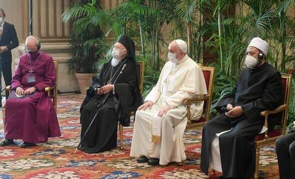 El Papa, junto a otros líderes religiosos en el acto celebrado en el Vaticano