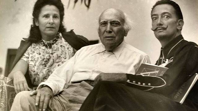 Salvador Dalí, Gala y su padre.