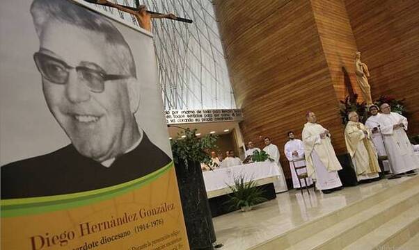 Una ceremonia en la diócesis de Alicante en memoria del padre Diego, que fue director espiritual de su seminario