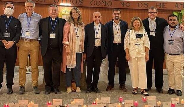 Foto final de los ponentes y organizadores del V Foro de Evangelización en Valencia